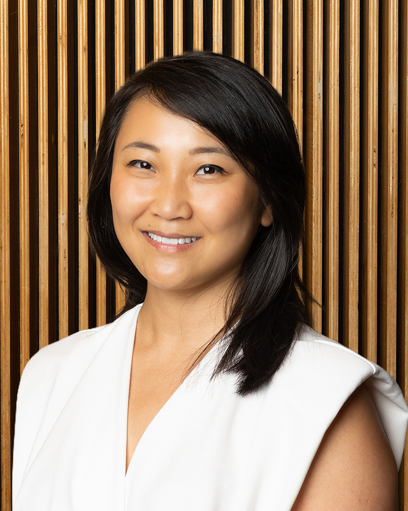 Vivian Zhang, Therapist